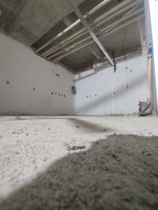 INSTALAÇÕES AÉREAS DO SEMIENTERRADO E EXECUÇÃO DE CONTRAPISO DO COWORKING