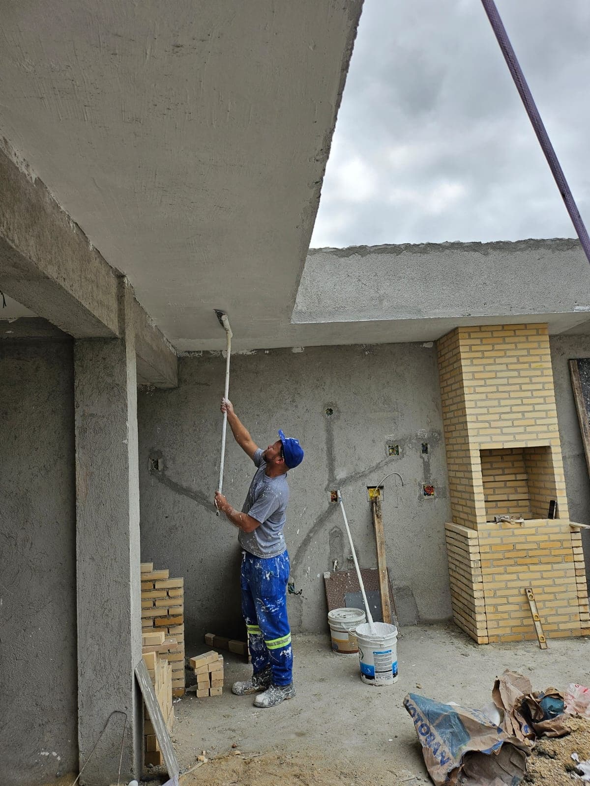 EMASSAMENTO DO TETO DA ÁREA DE LAZER