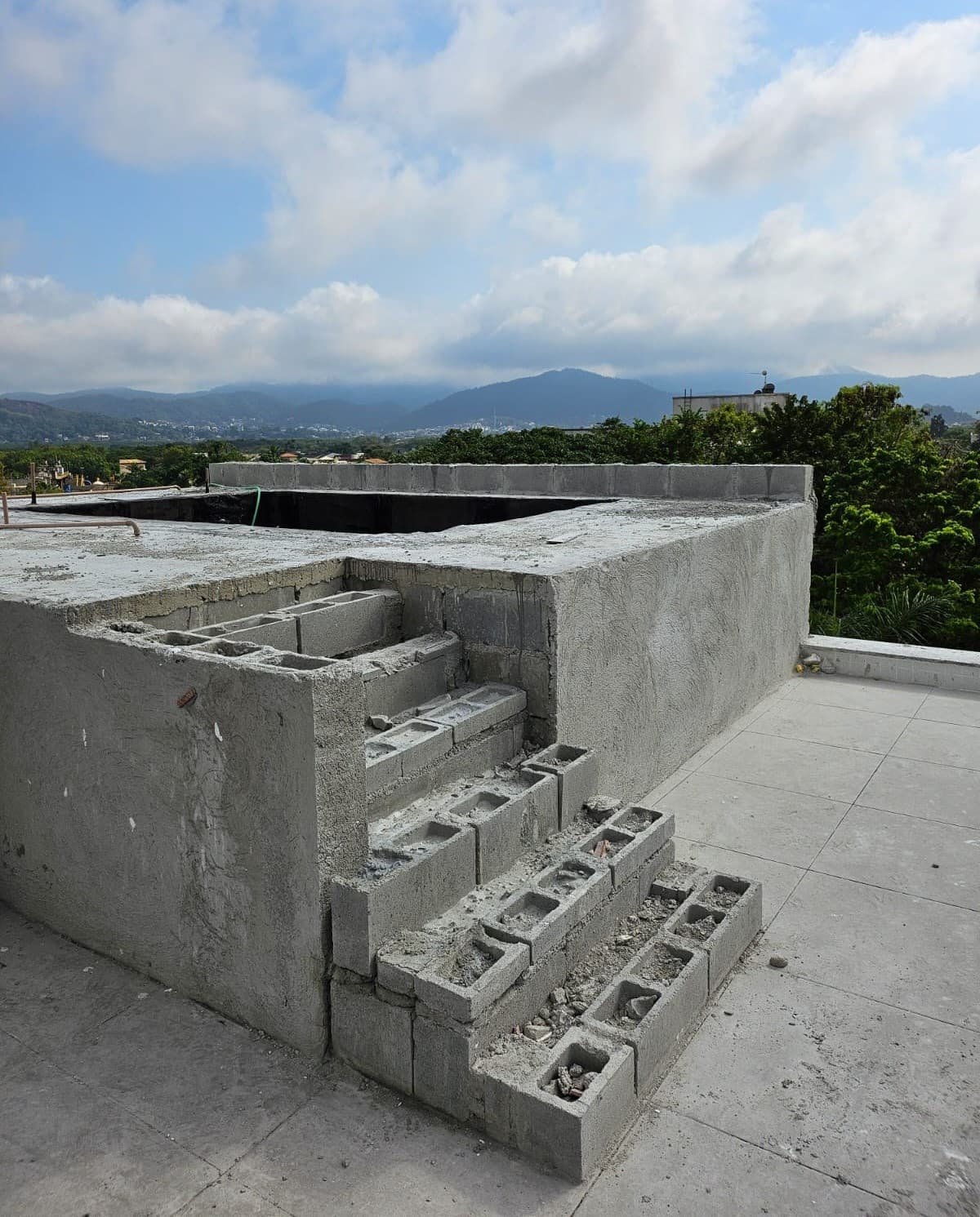 EXECUTANDO A ESCADA DAS PISCINAS PRIVATIVAS